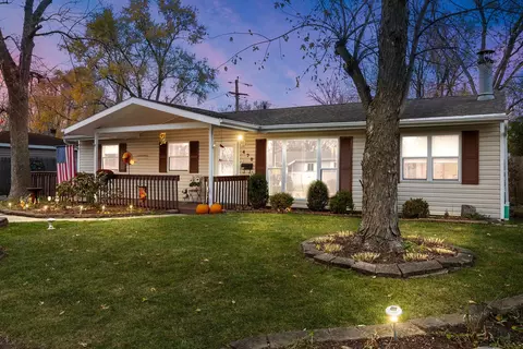 470 Oakwood Rd, Wauconda, IL 60084