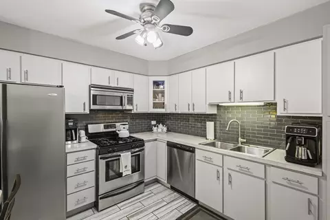 Kitchen - 9561 Dee Rd #1D, Des Plaines, IL 60016 photo 1 of 3
