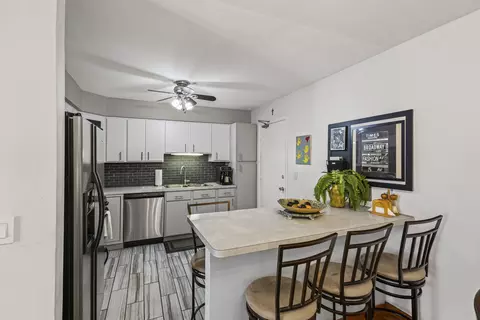 Kitchen - 9561 Dee Rd #1D, Des Plaines, IL 60016 photo 2 of 3