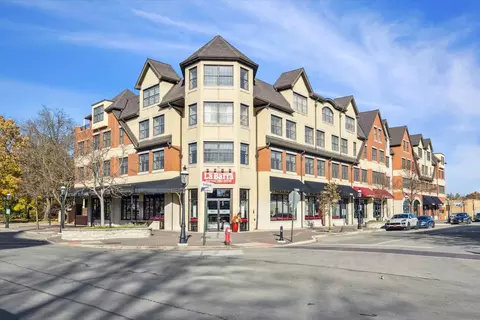 10 E Burlington St #3C, Riverside, IL 60546
