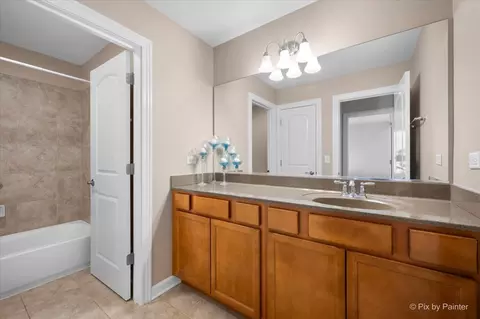 Bath - 4375 Rudyard Kipling Rd, Elgin, IL 60124 photo 5 of 5