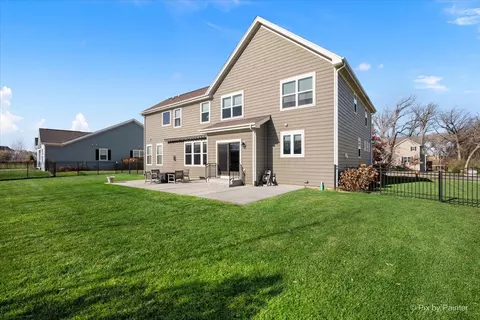 Exterior - 4375 Rudyard Kipling Rd, Elgin, IL 60124 photo 4 of 4