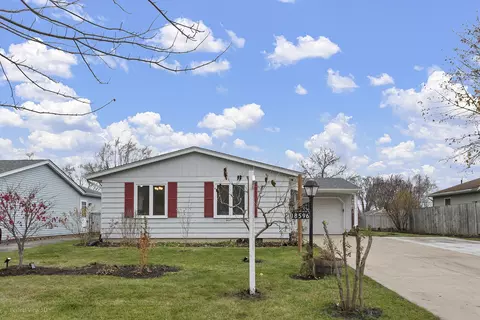 18596 W Karen Ln, Gurnee, IL 60031