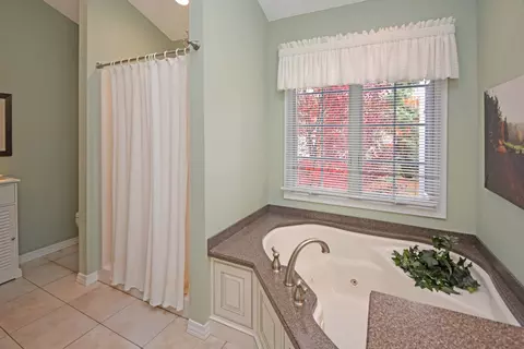 35 Greythorne Cir, Bloomington, IL 61704 photo 36