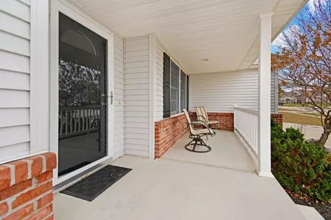 35 Greythorne Cir, Bloomington, IL 61704 photo 4