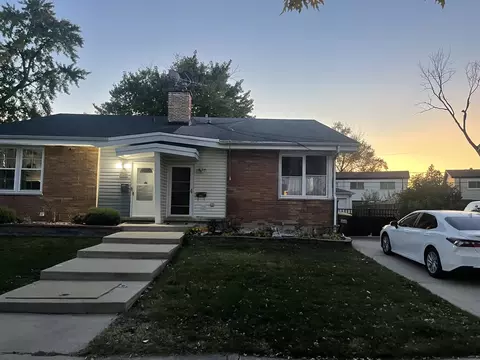 9256 N Parkside Dr, Des Plaines, IL 60016 photo 1