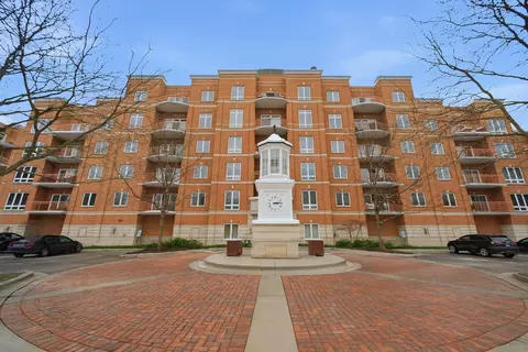799 Graceland Ave #404A, Des Plaines, IL 60016