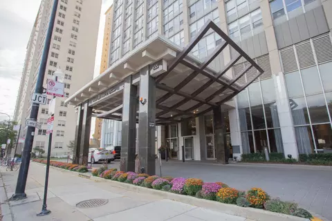 655 W Irving Park Rd #5104, Chicago, IL 60613
