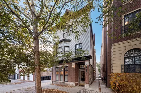 3212 N Ravenswood Ave #1, Chicago, IL 60657