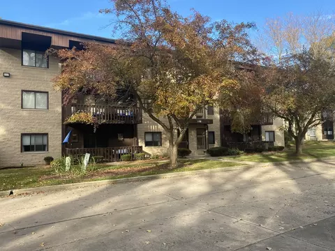 1105 E Division St #1B, Lockport, IL 60441