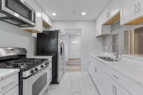 Kitchen - 6813 S Champlain Ave, Chicago, IL 60637 photo 1 of 2