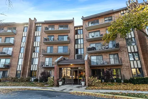 701 Lake Hinsdale Dr #G-202, Willowbrook, IL 60527