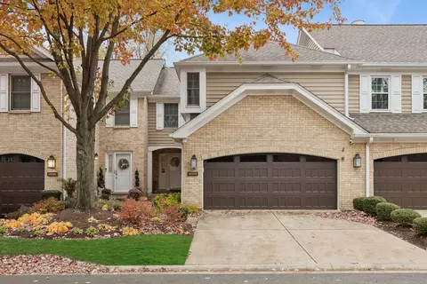 11152 Indian Woods Dr, Indian Head Park, IL 60525