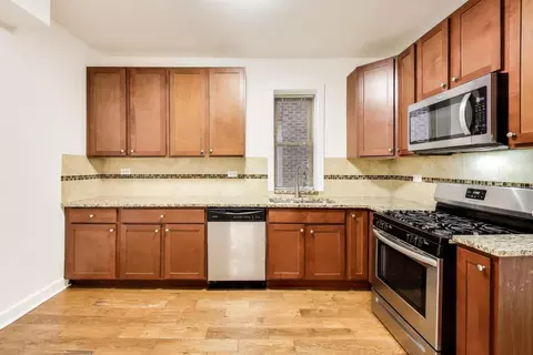 Kitchen - 4640 N Saint Louis Ave, Chicago, IL 60625 photo 1 of 4