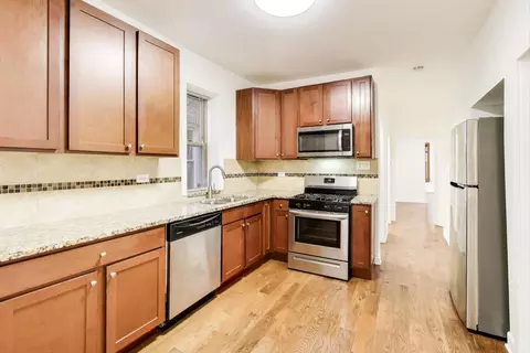 Kitchen - 4640 N Saint Louis Ave, Chicago, IL 60625 photo 2 of 4