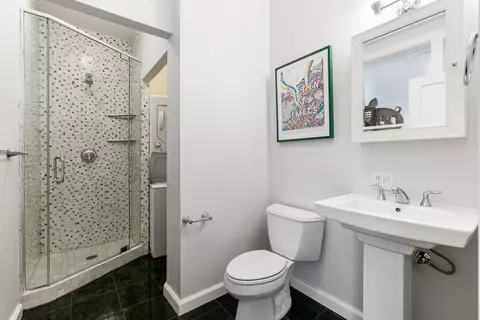 Bath - Undisclosed, Chicago, IL 60657 photo 3 of 4