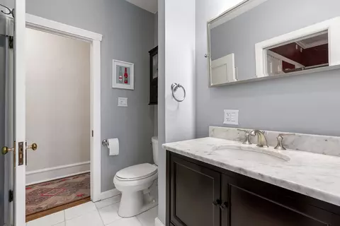 Bath - Undisclosed, Chicago, IL 60657 photo 1 of 4