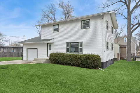 1520 N Park Dr, Round Lake Beach, IL 60073
