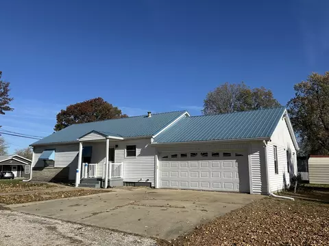 1202 E Jefferson St E, Clinton, IL 61727