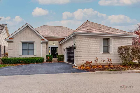 1 Hotchkiss Ct, Lincolnshire, IL 60069