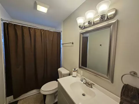 Bath - 3114 W 163rd St, Markham, IL 60428 photo 1 of 1