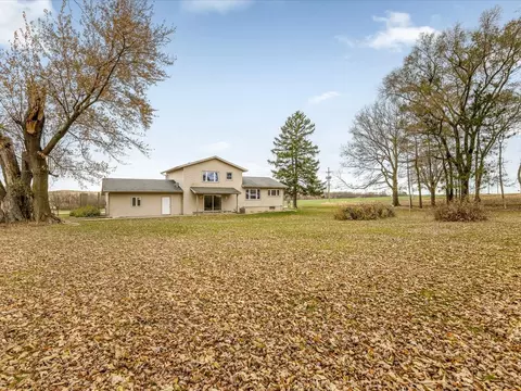 2110 E Angle Rd, Dakota, IL 61018 photo 37