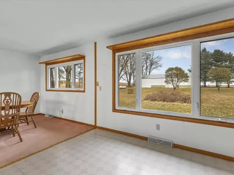 2110 E Angle Rd, Dakota, IL 61018 photo 15