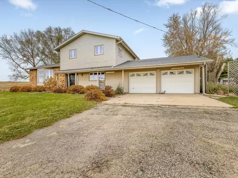 2110 E Angle Rd, Dakota, IL 61018