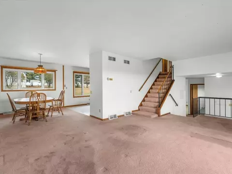 2110 E Angle Rd, Dakota, IL 61018 photo 10