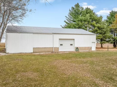 2110 E Angle Rd, Dakota, IL 61018 photo 4