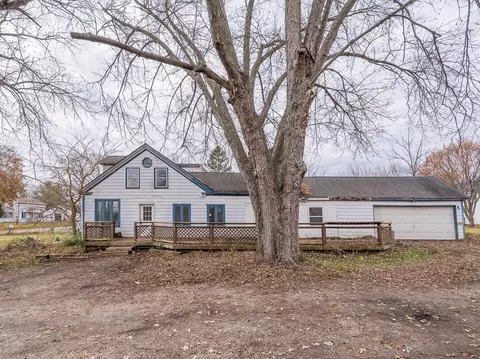 4104 White St, Richmond, IL 60071