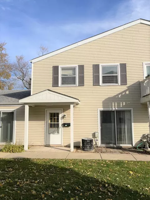 334 Joan Ct #B, Bartlett, IL 60103