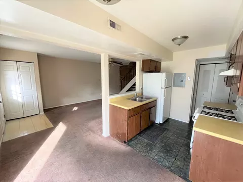 Kitchen - 334 Joan Ct #B, Bartlett, IL 60103 photo 1 of 3