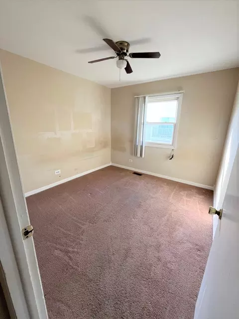 Bedroom - 334 Joan Ct #B, Bartlett, IL 60103 photo 2 of 3