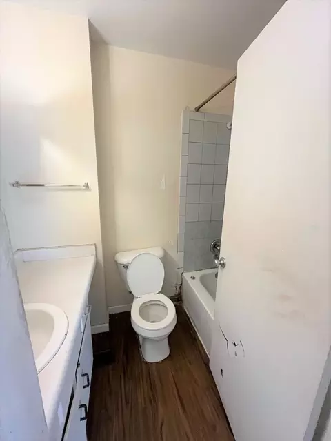 Bath - 334 Joan Ct #B, Bartlett, IL 60103 photo 2 of 2