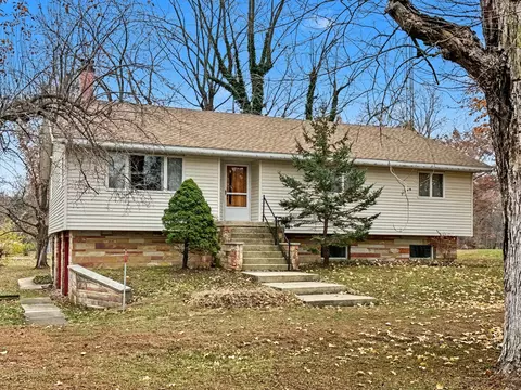 100 South St, Woodland, IL 60974