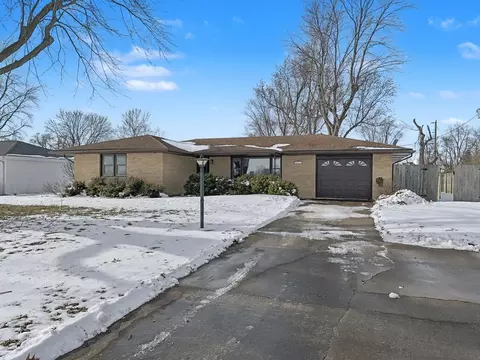 1621 N 2000 East Rd, Watseka, IL 60970