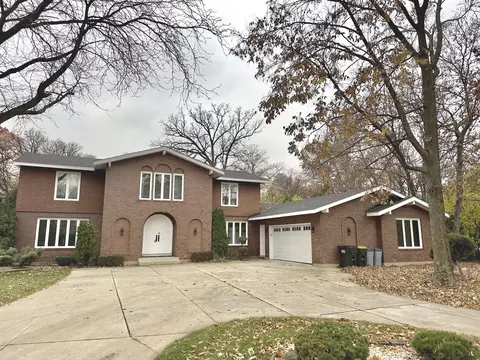 806 Wildwood Ct, Oak Brook, IL 60523