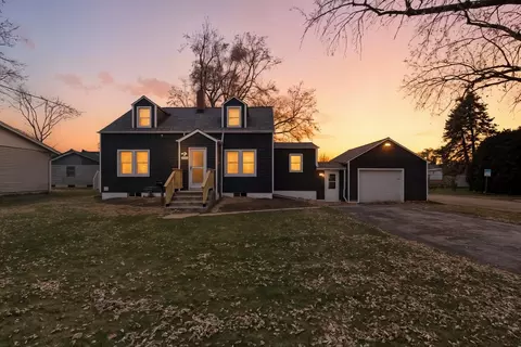 519 S Sycamore St, Genoa, IL 60135