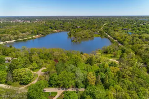 41 Hawthorne Ln, Barrington Hills, IL 60010