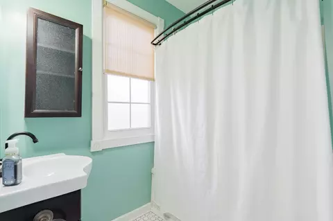 Bath - 802 S Fell Ave, Normal, IL 61761 photo 1 of 2
