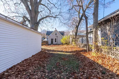 Exterior - 802 S Fell Ave, Normal, IL 61761 photo 6 of 8