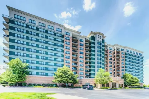 6420 Double Eagle Dr #712, Woodridge, IL 60517