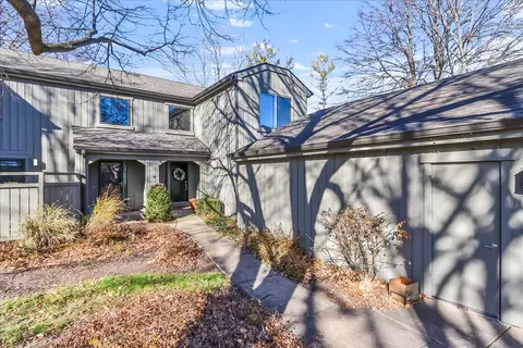 328 Shoreline Rd, Lake Barrington, IL 60010