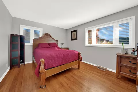 Bedroom - 8912 Windsor Ln, Bridgeview, IL 60455 photo 1 of 3