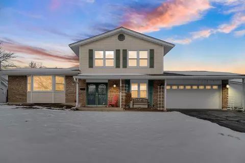 960 Norman Dr, Hoffman Estates, IL 60192