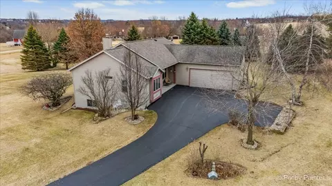 17-130 Edgewater Dr, Lanark, IL 61046