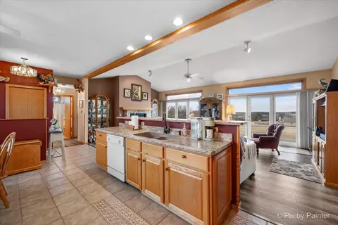 Kitchen - 17-130 Edgewater Dr, Lanark, IL 61046 photo 1 of 3