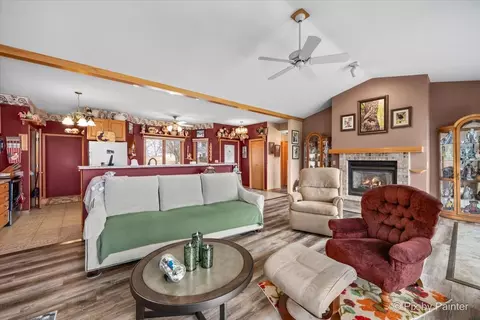 Living - 17-130 Edgewater Dr, Lanark, IL 61046 photo 2 of 3
