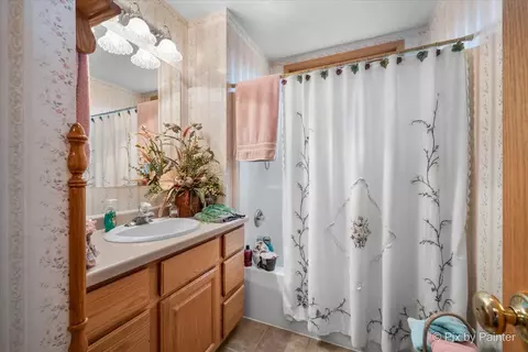 Bath - 17-130 Edgewater Dr, Lanark, IL 61046 photo 1 of 3